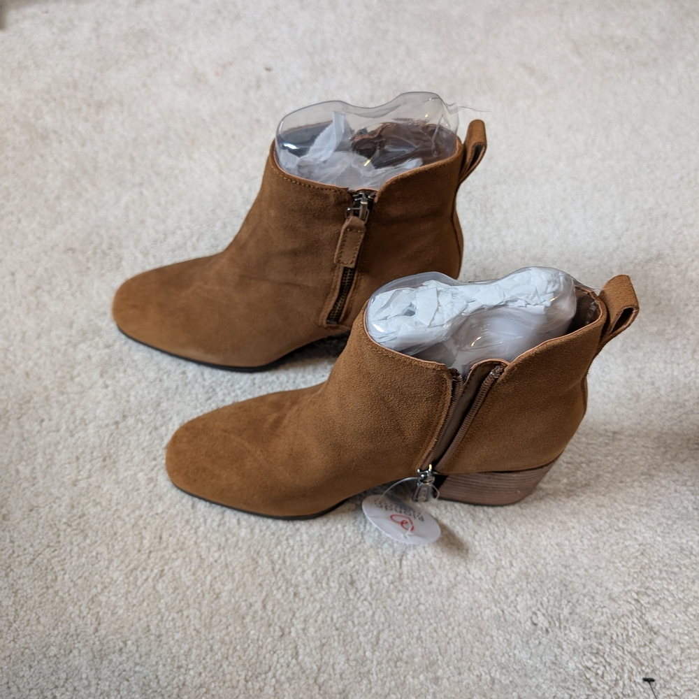 Blondo Siena 7.5 Camel Sued Ankle Booties with Stacked Heel and Two Side Zippers